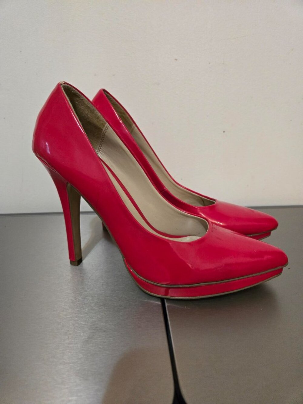 Red heels - Picture 6 of 7